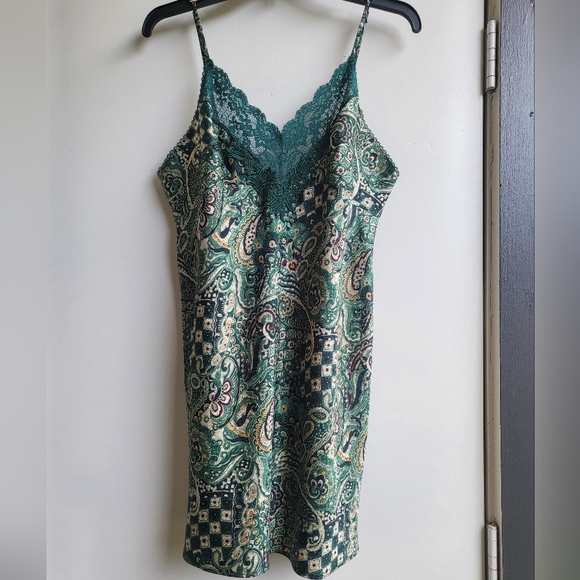 Dresses & Skirts - Forest Green paisley lace slip